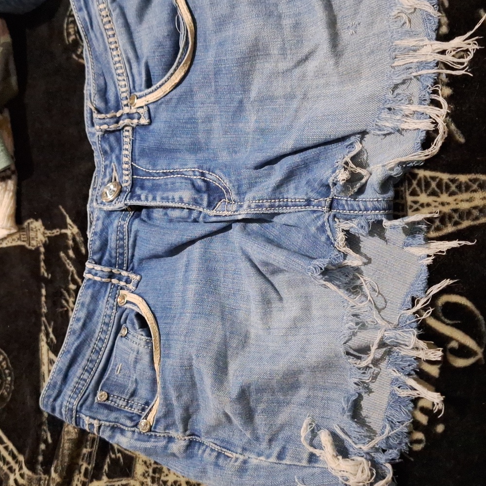 LA IDOL SIZE 11 BLUE JEAN SHORTS.